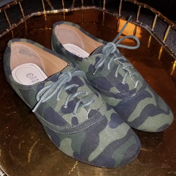 Shoes - Camo Lace up flats
